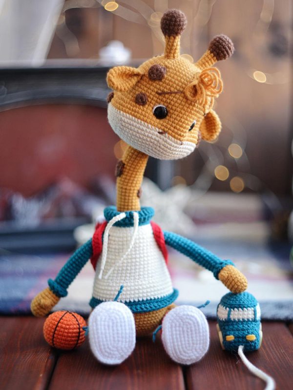 Giraffe Melvin Crooked Head Handmade DIY knitted hook needle wool cartoon doll bag